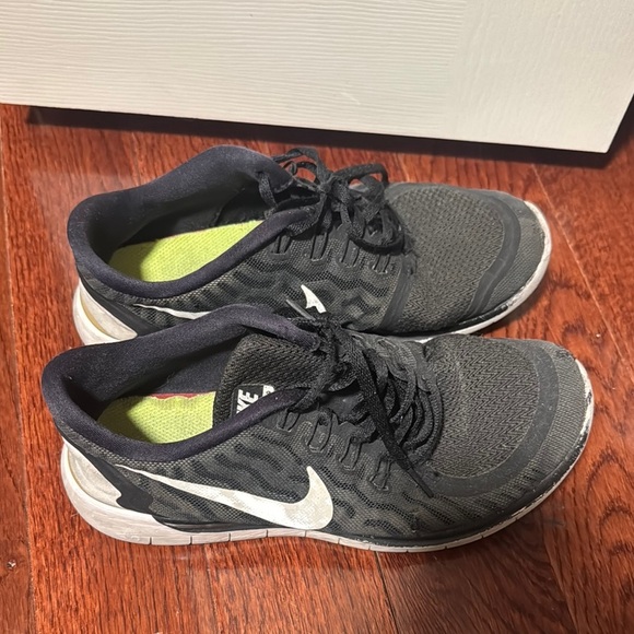 Nike Black Athletic Running Shoes with Mesh Upper - Picture 2 of 6